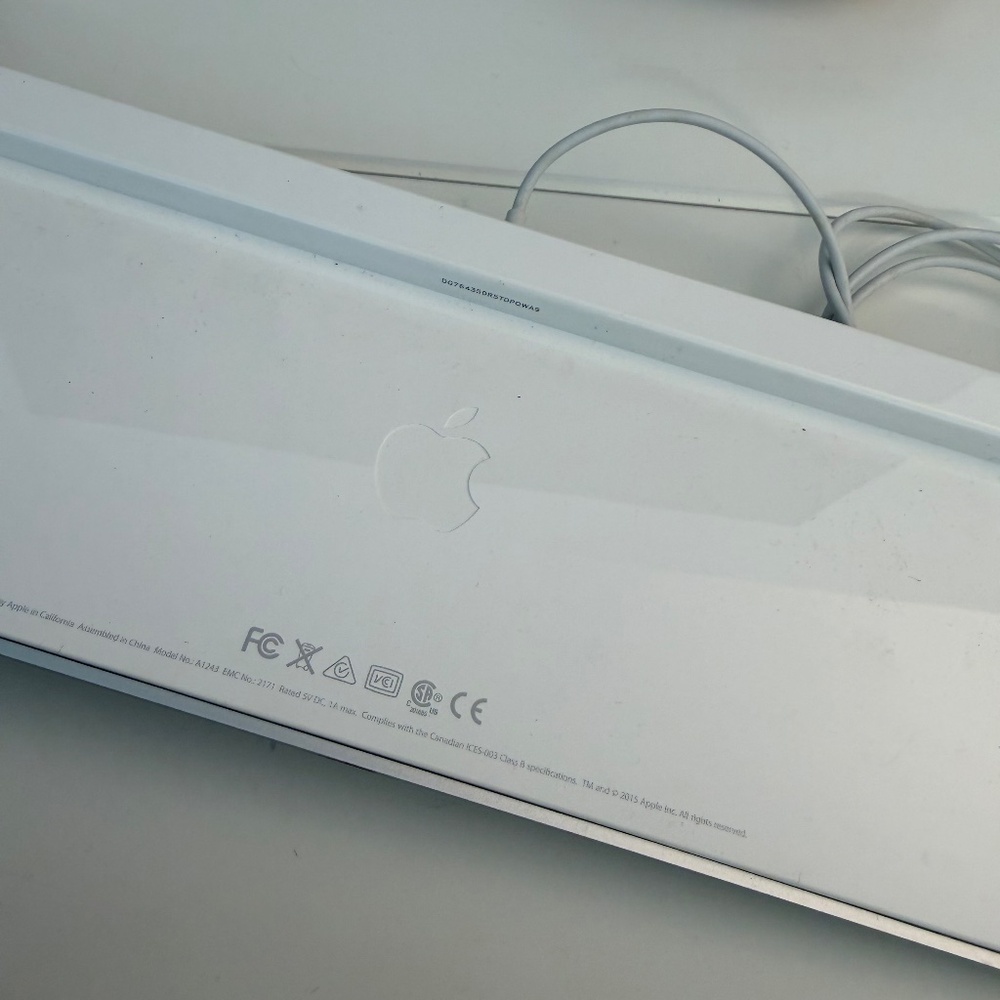 Apple Wired Keyboard with Numeric Keypad Compatible - Picture 3 of 9